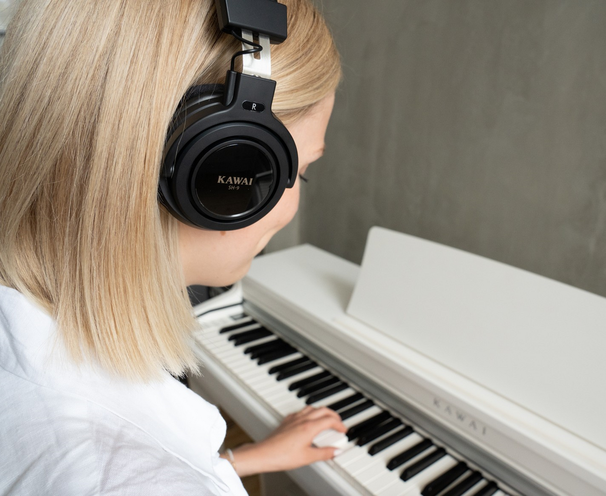 Kawai CN201 Digital Piano with Bench Headphones