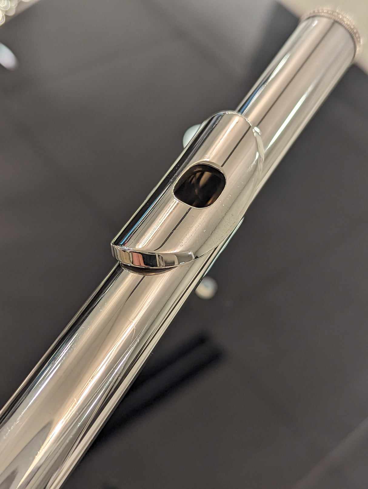 A consignment Muramastsu AD Flute - up close up lip plate