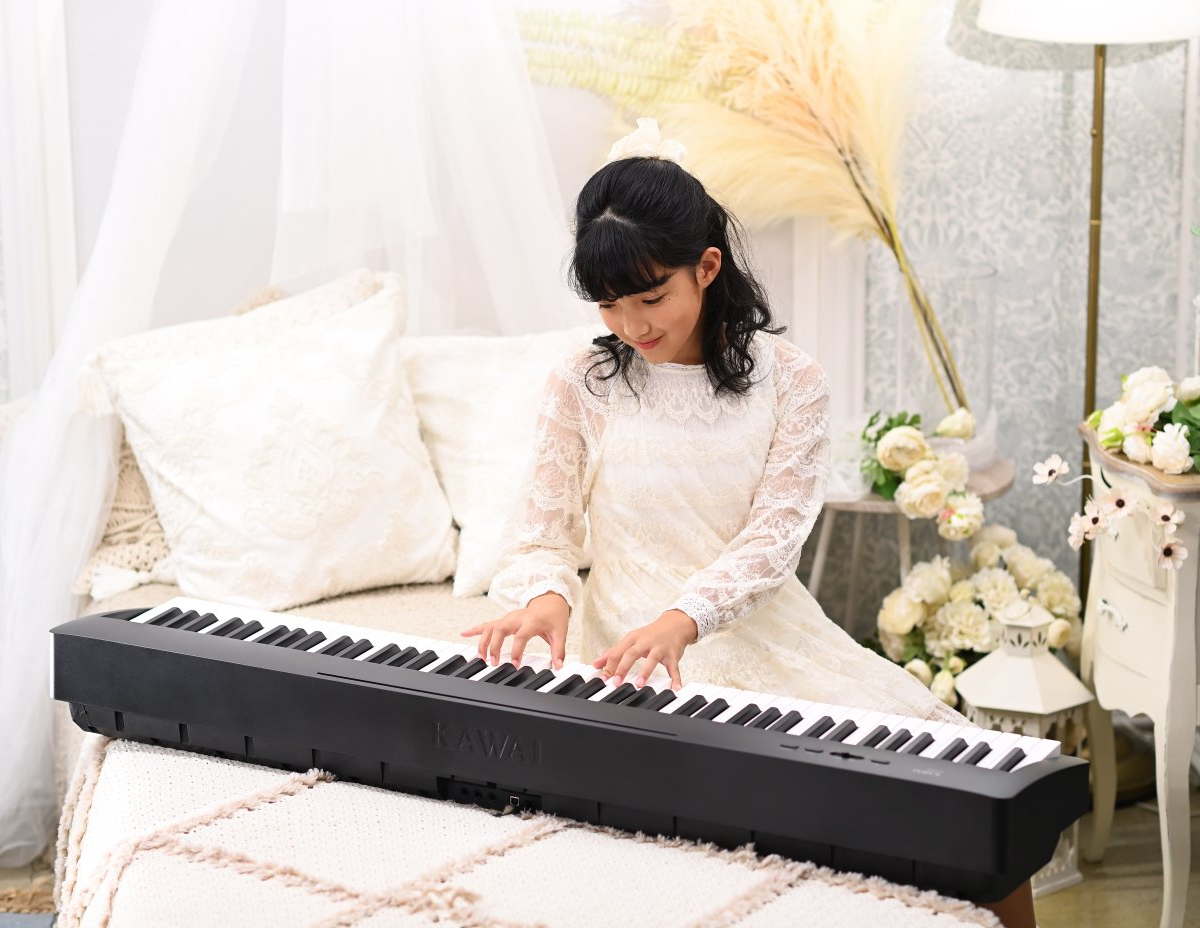 Kawai ES60 Digital Piano Playing
