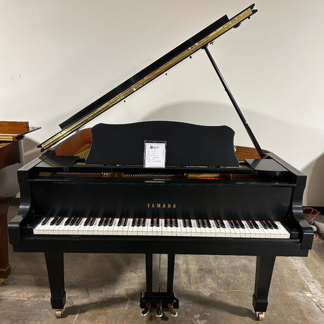 Yamaha Black upright piano 