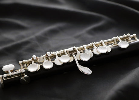 Hammig 650/2 Piccolo - close up of the keys on the body 